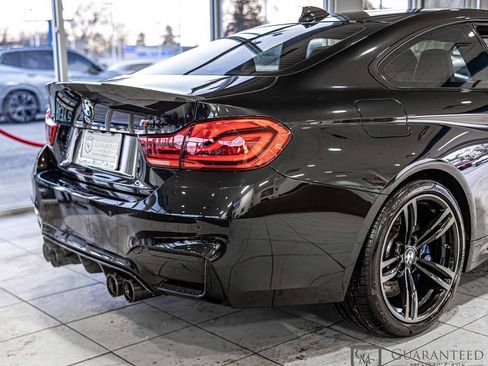 Used 2018 BMW M4 Coupe w/ Executive Package RWD image 12