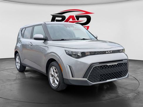 Used 2023 Kia Soul LX w/ LX Technology Package FWD image 2