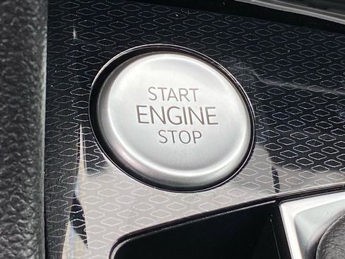 Used 2025 Volkswagen Taos SE image 18