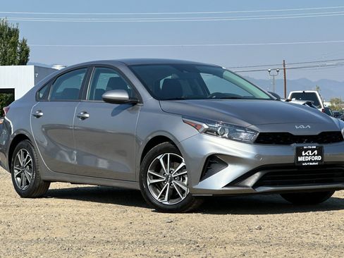 Used 2024 Kia Forte LXS FWD image 2