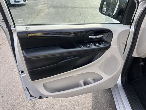 Used 2012 Dodge Grand Caravan SE FWD image 11