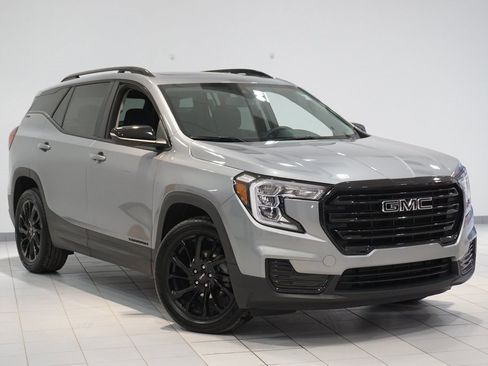 Certified 2024 GMC Terrain SLE w/ Driver Convenience Package image 3