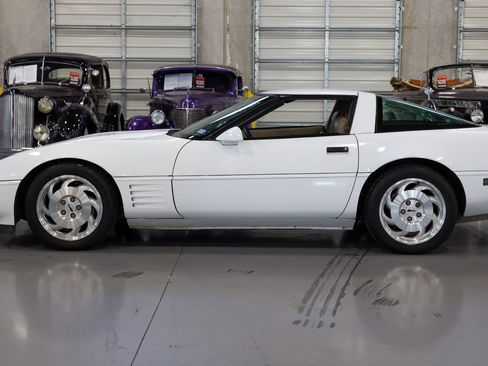 Used 1993 Chevrolet Corvette Coupe image 11
