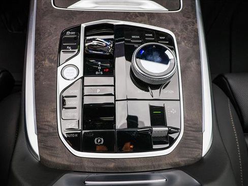 Used 2025 BMW X7 M60i w/ Executive Package image 19