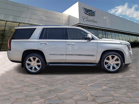 Used 2015 Cadillac Escalade Luxury image 6