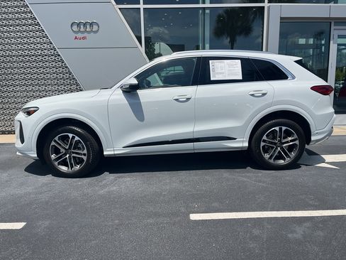 Used 2025 Audi Q5 Premium Plus w/ Premium Plus AWD/4WD image 4