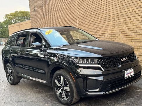Used 2022 Kia Sorento S FWD image 2