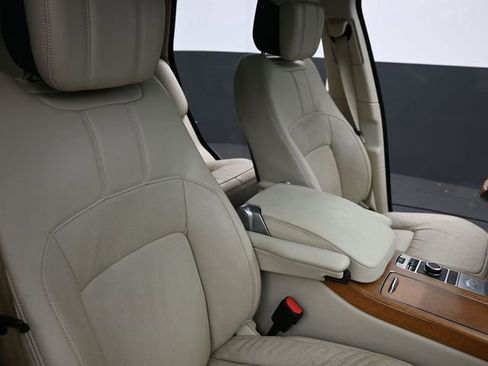 Used 2020 Land Rover Range Rover Autobiography image 23