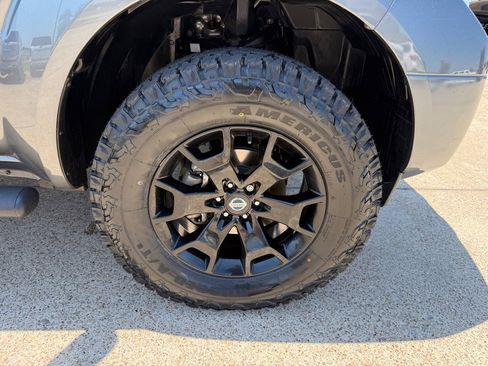 Used 2021 Nissan Frontier SV w/ Midnight Edition Floor Mats image 14