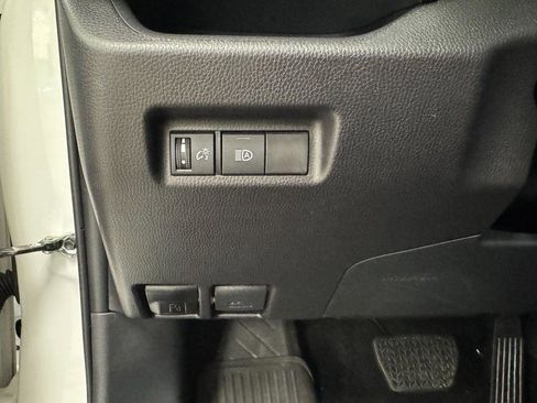 Used 2025 Toyota RAV4 XLE AWD/4WD image 11