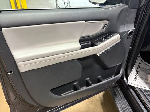 Used 2025 Ford Expedition Active AWD/4WD image 22