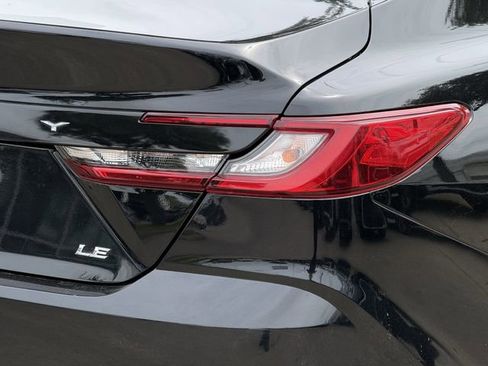 Used 2025 Toyota Camry SE FWD image 5
