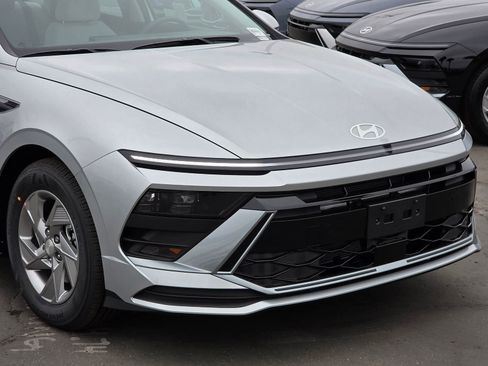 New 2025 Hyundai Sonata SE image 3