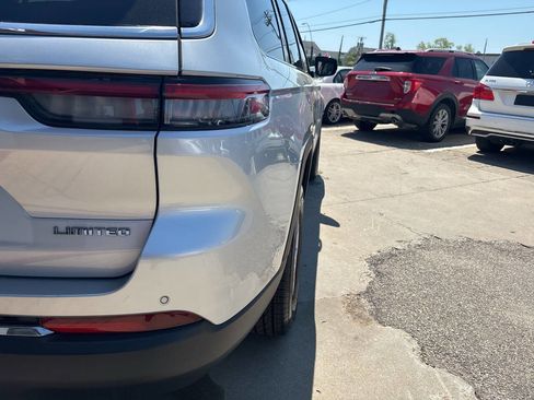 Used 2021 Jeep Grand Cherokee L Limited AWD/4WD image 12