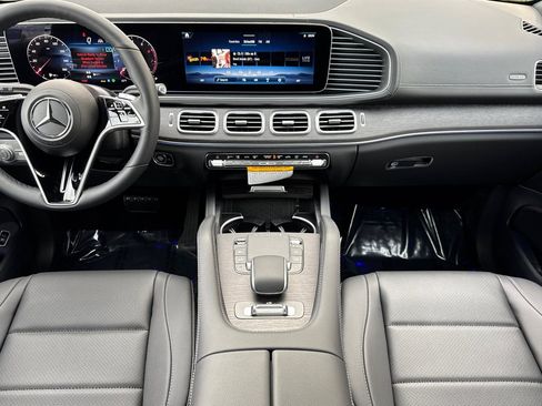 New 2026 Mercedes-Benz GLS 450 4MATIC image 3