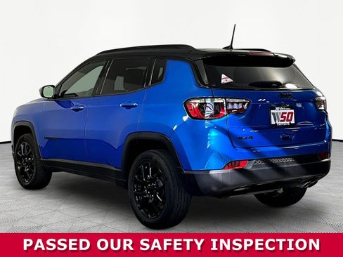 Used 2022 Jeep Compass Latitude AWD/4WD image 4