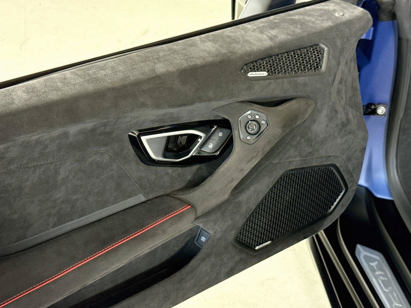 Used 2023 Lamborghini Huracan Sterrato AWD/4WD image 13