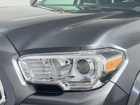 Used 2022 Toyota Tacoma SR5 w/ Technology Package RWD image 10