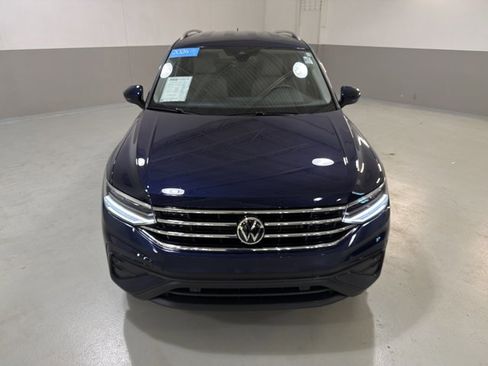 Certified 2024 Volkswagen Tiguan SE AWD/4WD image 3