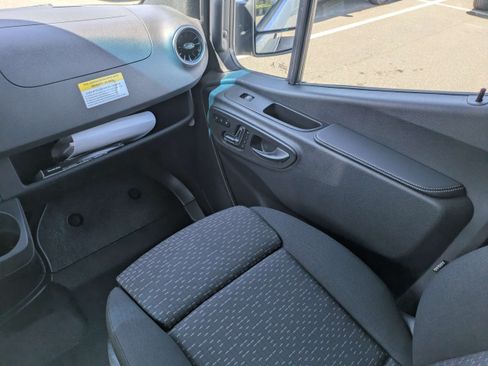 Used 2022 Mercedes-Benz Sprinter 3500 image 17