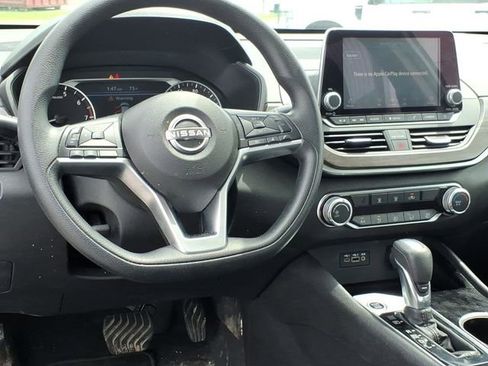 Used 2024 Nissan Altima 2.5 SV FWD image 14