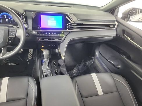 Used 2025 Toyota Camry SE w/ Convenience Package FWD image 17