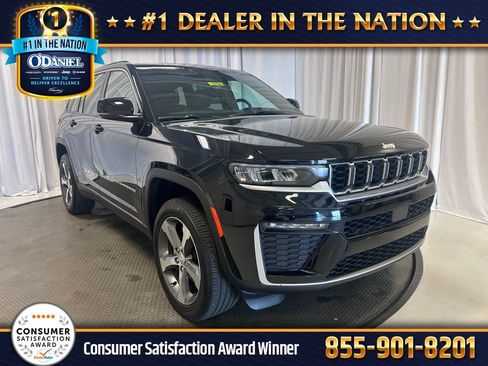 New 2026 Jeep Grand Cherokee Limited AWD/4WD image 1