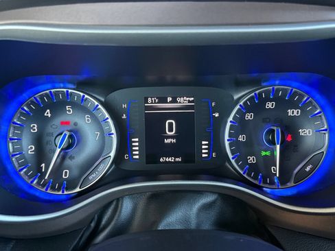 Used 2021 Chrysler Voyager LX FWD image 23