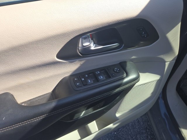 Used 2022 Chrysler Pacifica Touring-L FWD image 11