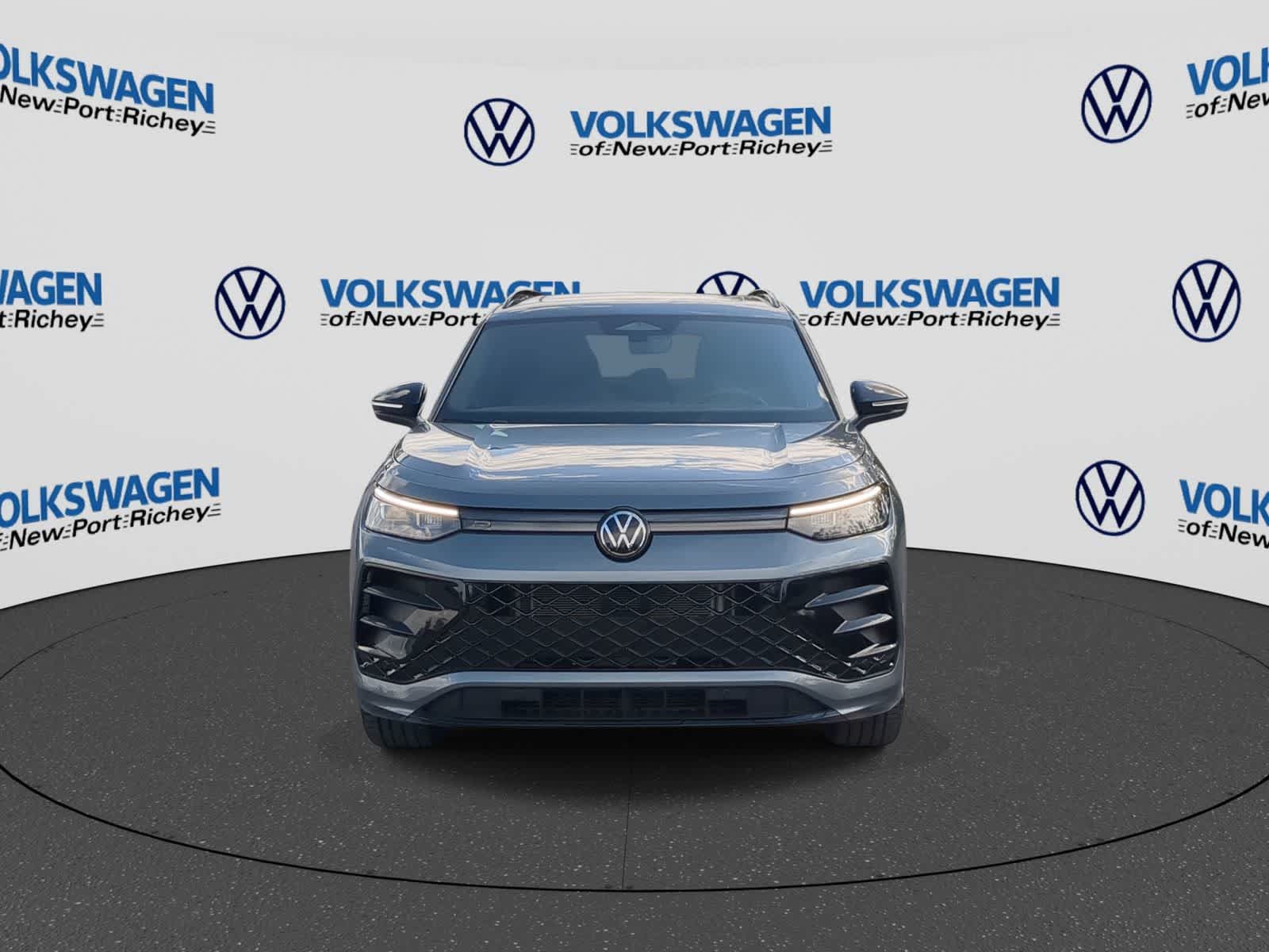 Used 2026 Volkswagen Tiguan SE R-Line FWD image 3