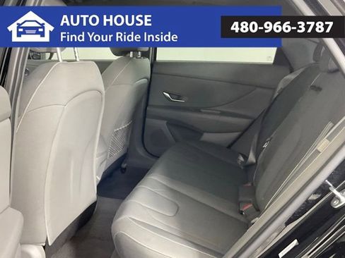 Used 2025 Hyundai Elantra SEL image 13