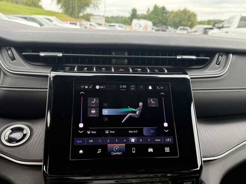 Used 2024 Jeep Grand Cherokee Altitude image 29