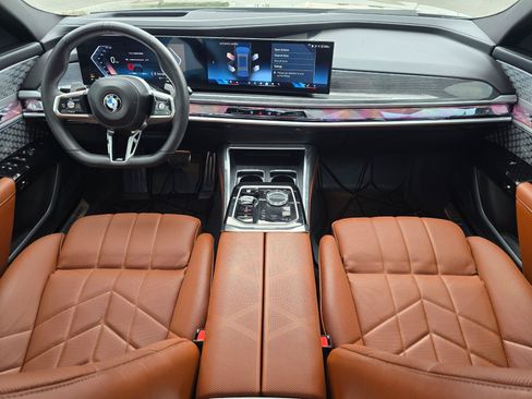 Used 2025 BMW 760i xDrive w/ Executive Package AWD/4WD image 9
