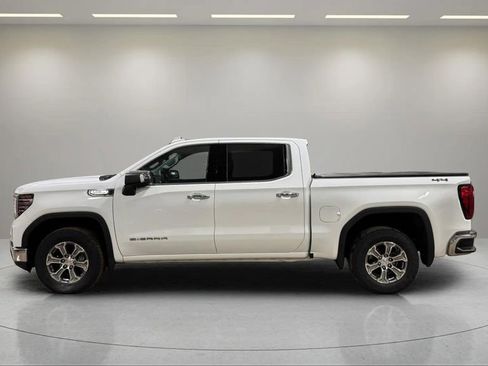 Used 2022 GMC Sierra 1500 SLT w/ SLT Convenience Package AWD/4WD image 16
