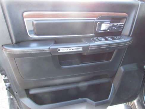 Used 2016 RAM 1500 Laramie w/ Convenience Group image 16