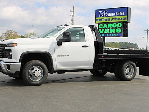 Used 2024 Chevrolet Silverado 3500 W/T w/ Snow Plow Prep Package AWD/4WD image 3