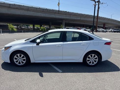 Used 2024 Toyota Corolla LE FWD image 6