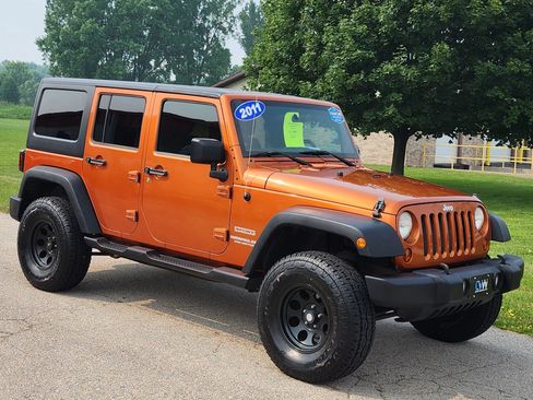 Used 2011 Jeep Wrangler Unlimited Sport AWD/4WD image 2