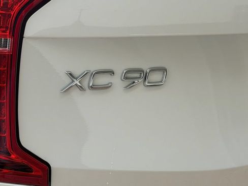 Certified 2025 Volvo XC90 B6 Ultra w/ Protection Package Premier AWD/4WD image 10