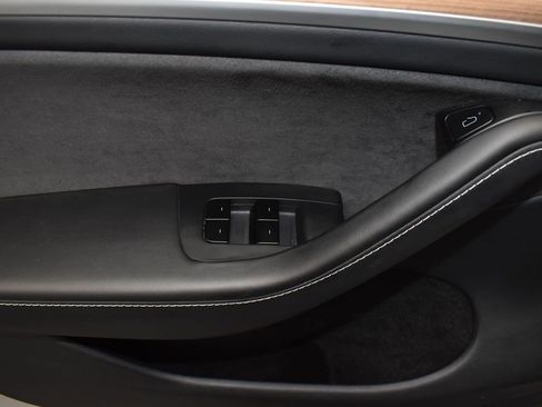 Used 2025 Tesla Model Y Long Range image 11