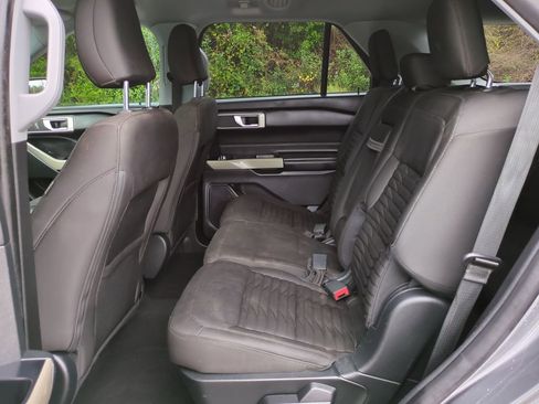 Used 2021 Ford Explorer XLT image 14