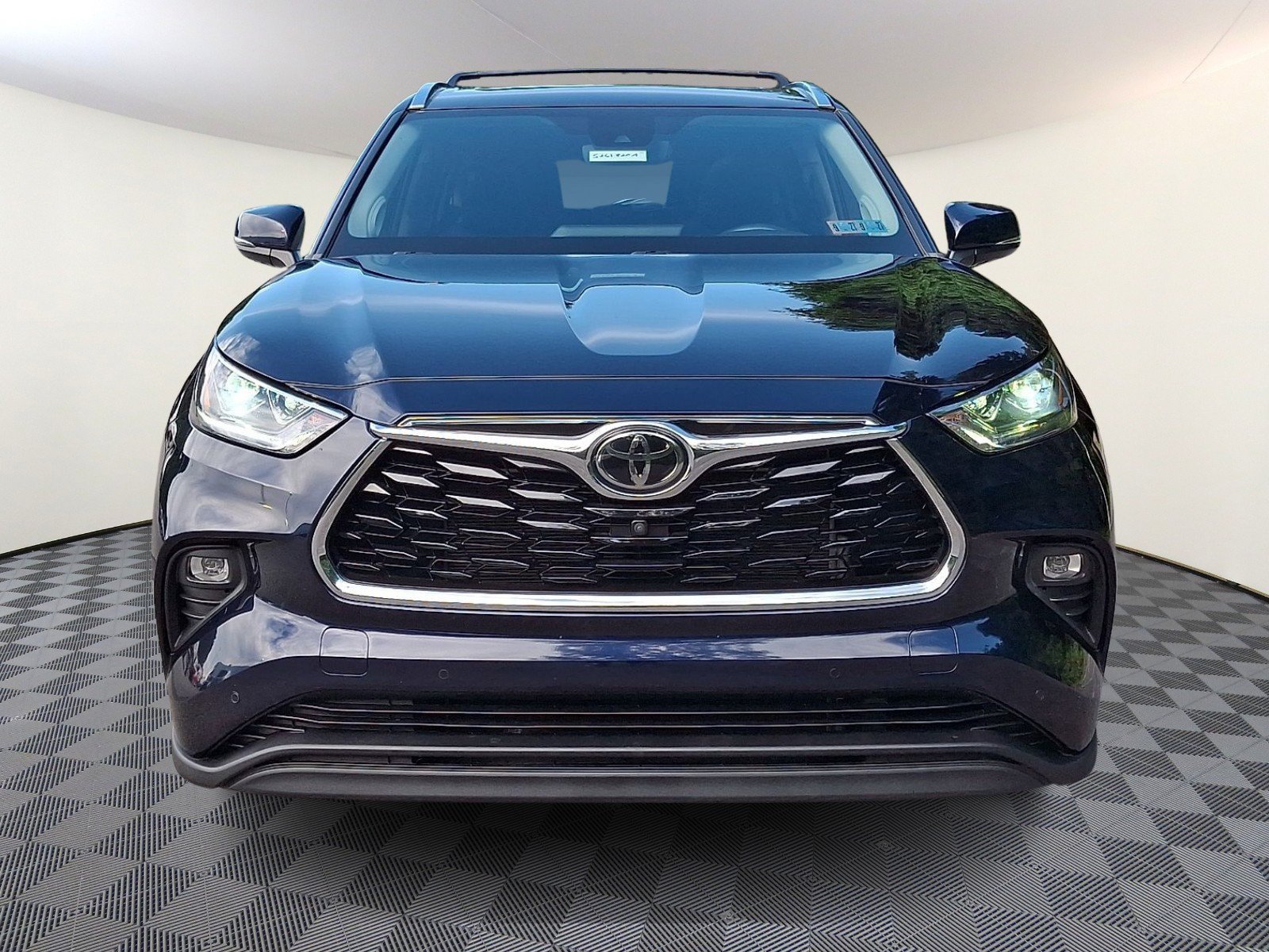 Used 2022 Toyota Highlander Limited AWD/4WD image 2