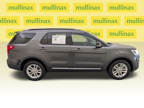 Used 2016 Ford Explorer XLT w/ Equipment Group 201A FWD image 2