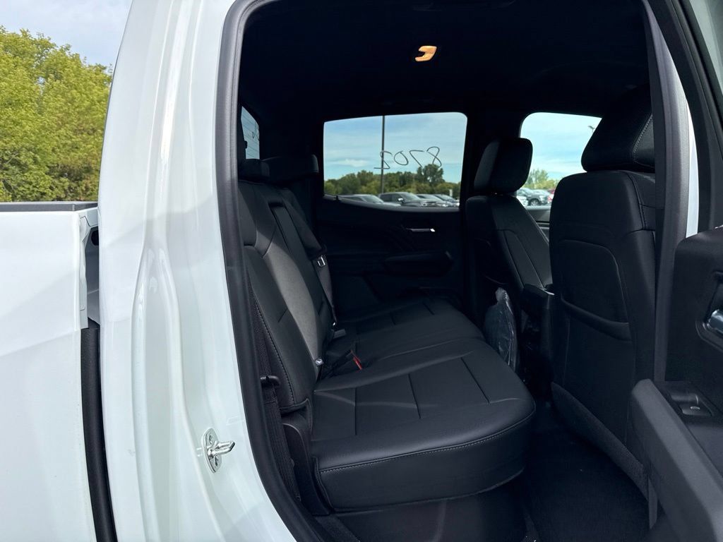 New 2026 Chevrolet Colorado LT w/ LT Convenience Package AWD/4WD image 13