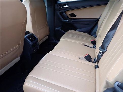 Used 2022 Volkswagen Tiguan SE AWD/4WD image 8
