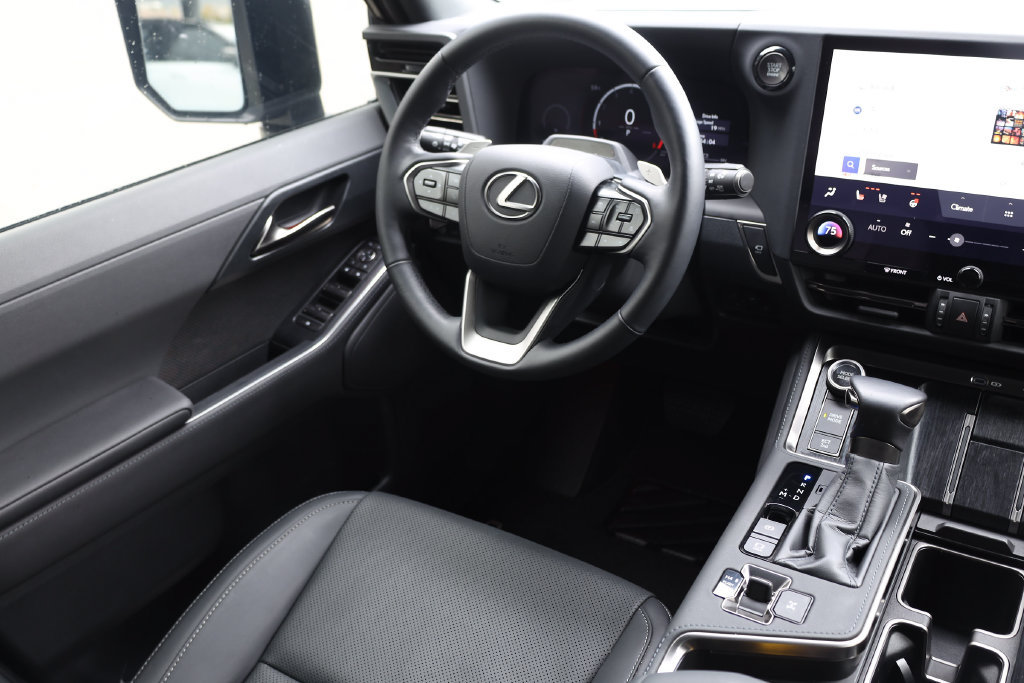 Used 2026 Lexus GX 550 w/ Cold Area Package AWD/4WD image 26