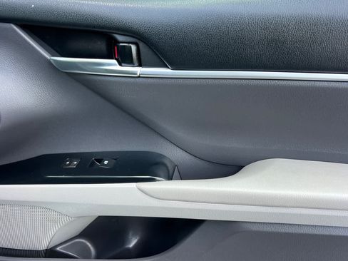 Certified 2018 Toyota Camry LE FWD image 17