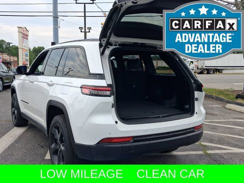 Used 2023 Jeep Grand Cherokee Altitude AWD/4WD image 10