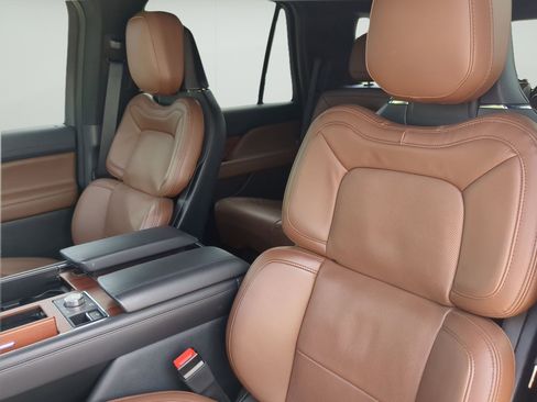 Used 2024 Lincoln Navigator Reserve AWD/4WD image 10