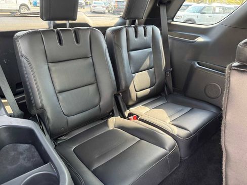 Used 2017 Ford Explorer XLT w/ Equipment Group 202A FWD image 30